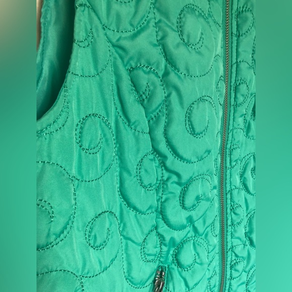 Women’s Christopher & Banks Quilted Vest - Picture 4 of 8